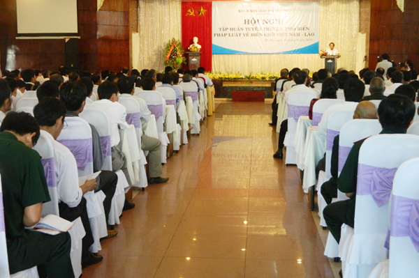 Tăng cường phổ biến pháp luật về biên giới Việt-Lào 