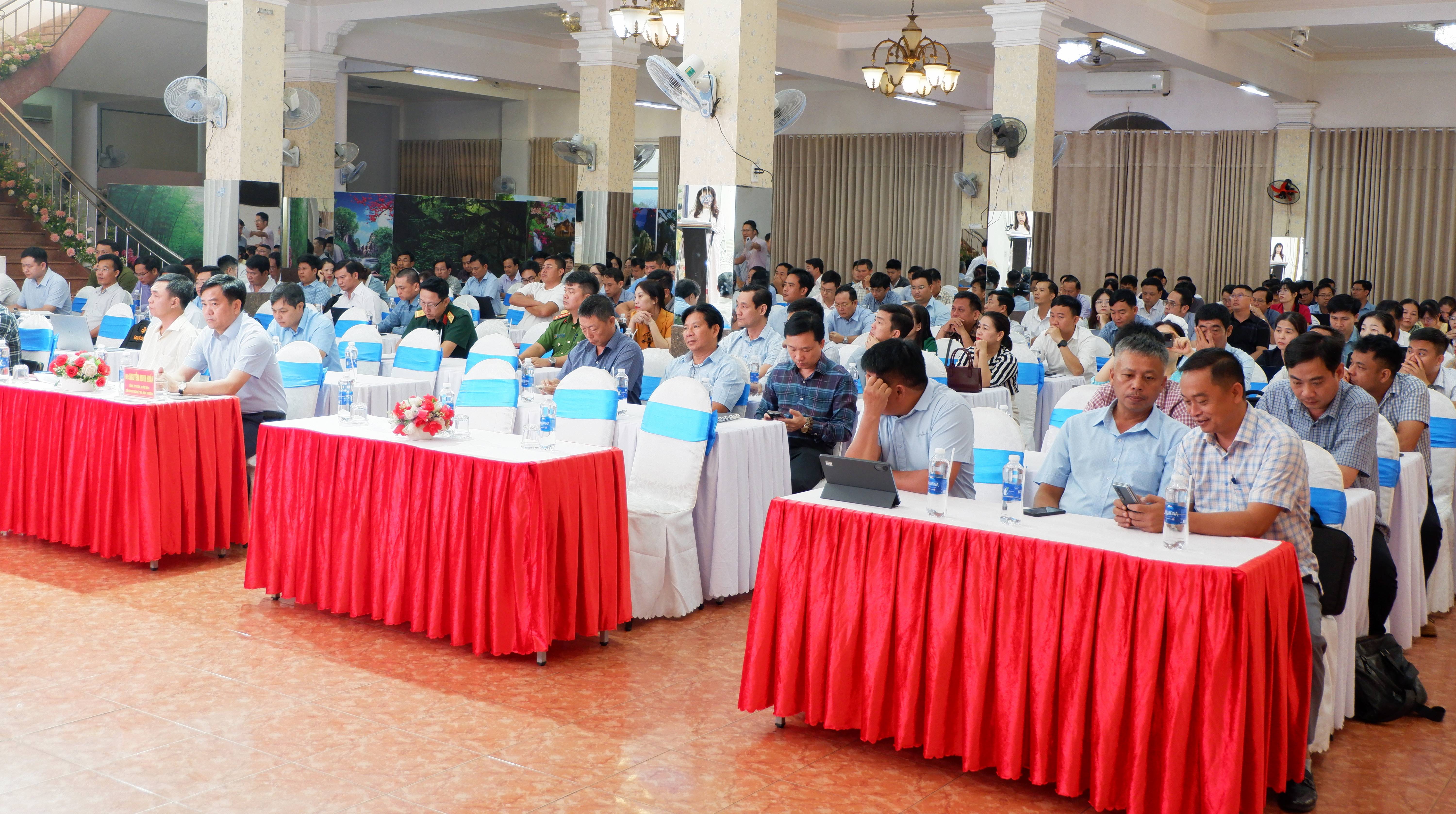 Gần 300 Đại biểu tham dự Hội nghị phổ biến Luật Địa chất và Khoáng sản