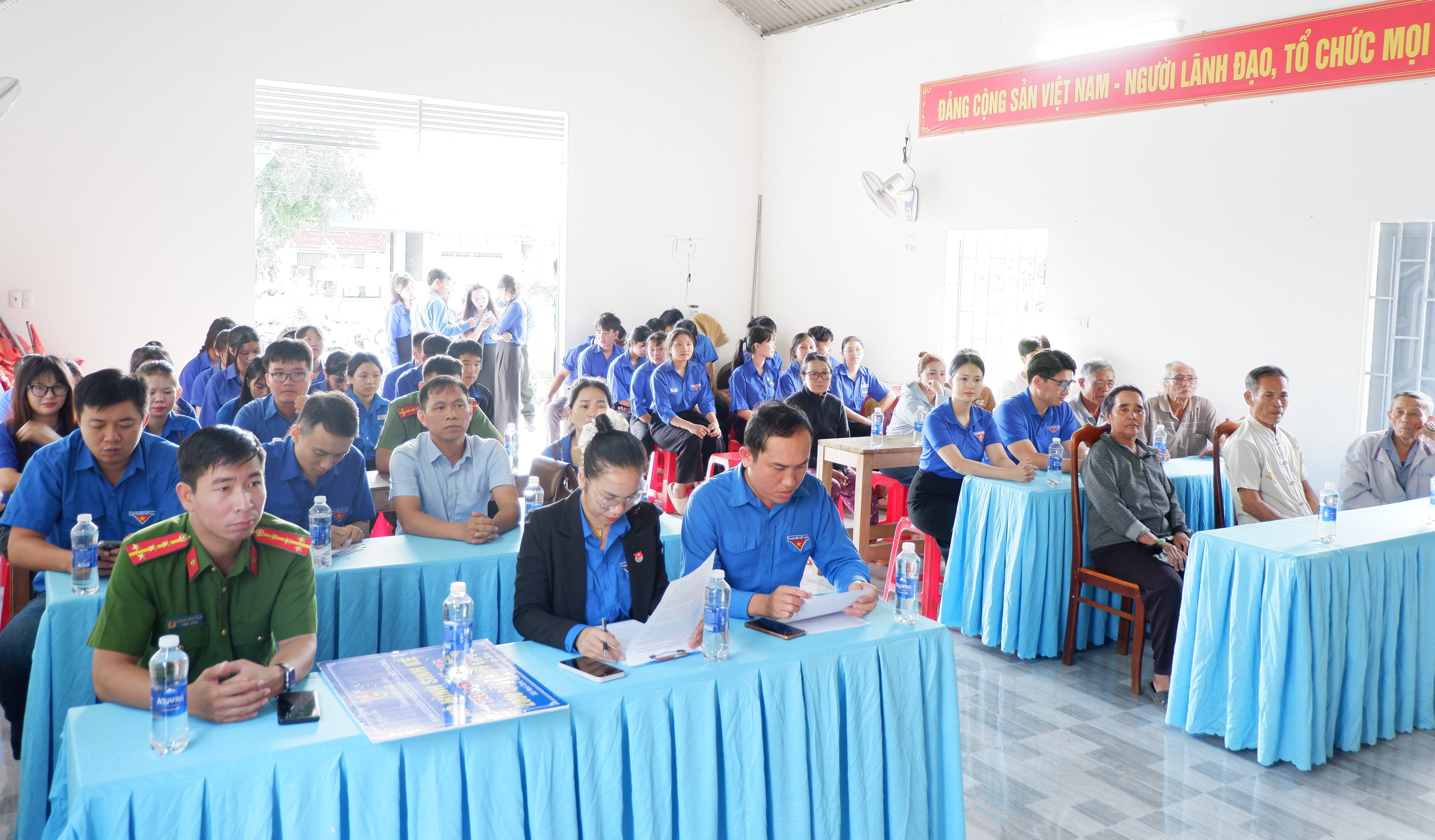 Đoàn cơ sở Sở Nông nghiệp và Môi trường tỉnh Đắk Lắk phối hợp tổ chức nhiều hoạt động ý nghĩa tại xã Hòa Sơn