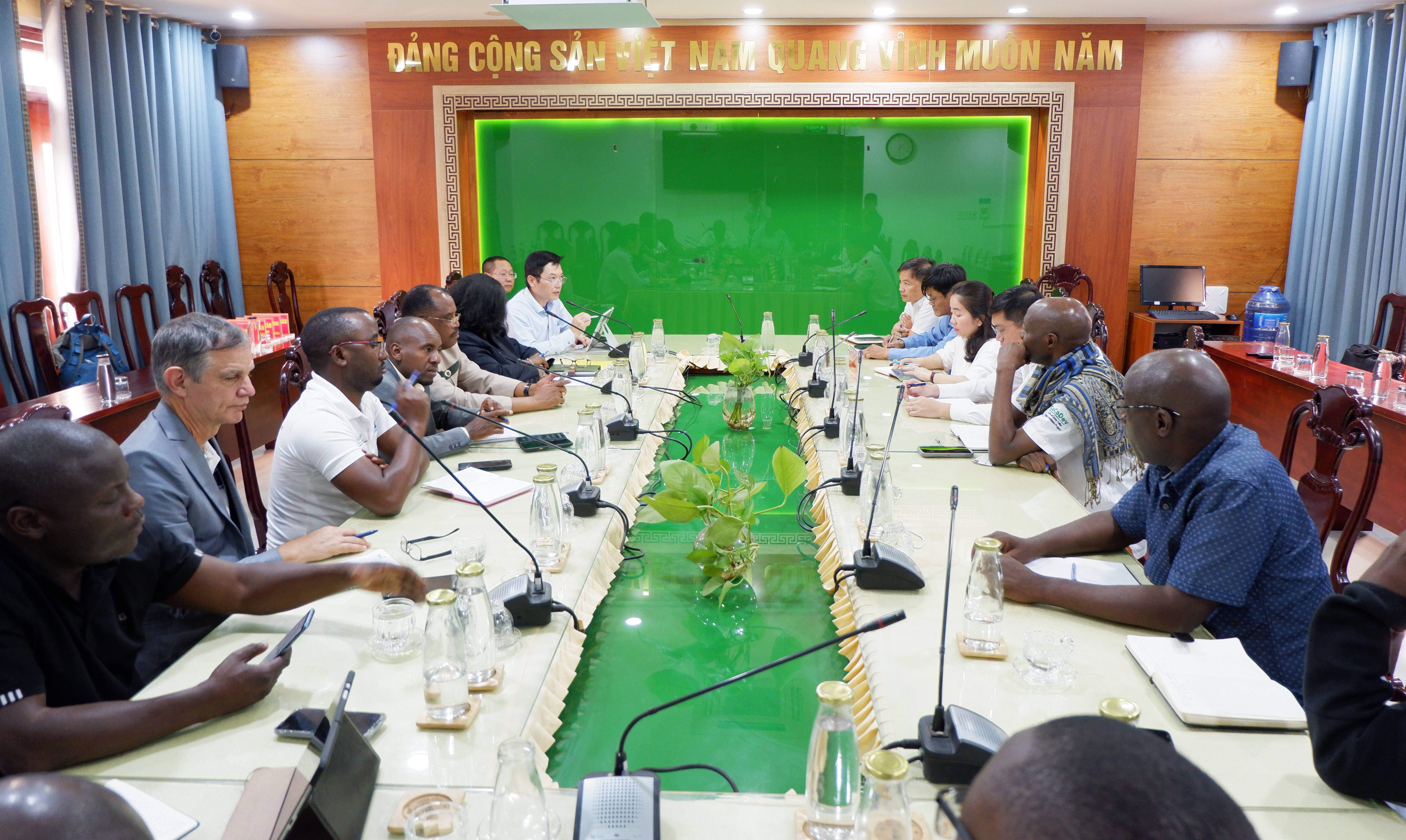 Đắk Lắk chia sẻ kinh nghiệm phát triển nông nghiệp với Đoàn Uganda