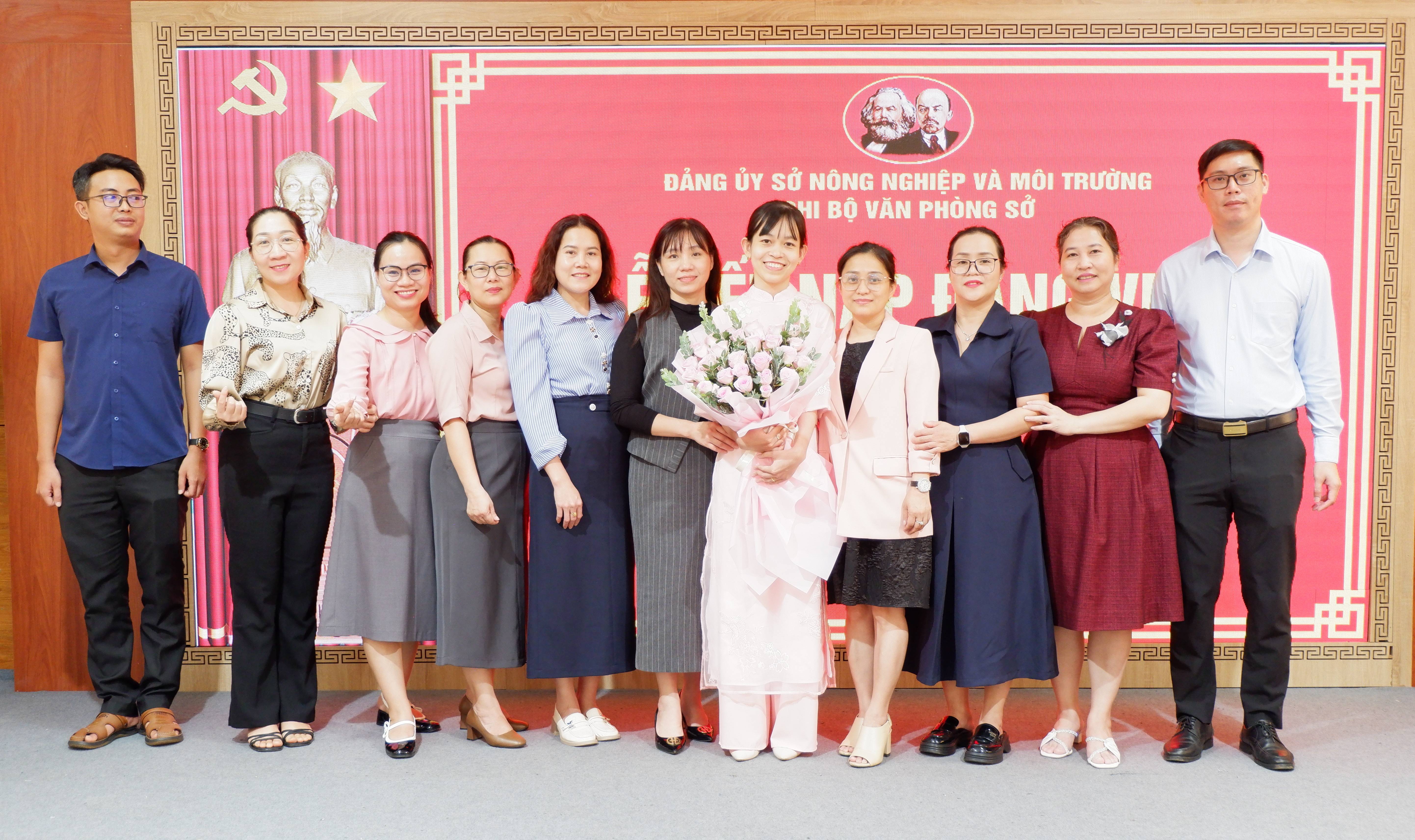 Chi bộ Văn phòng Sở tổ chức Lễ kết nạp đảng viên